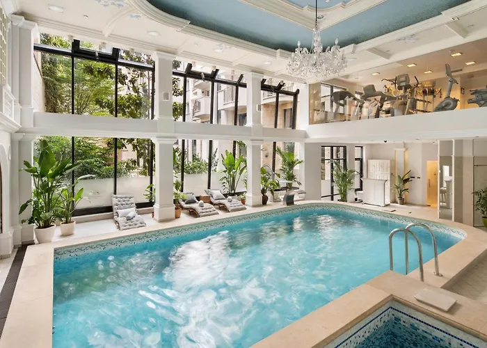 Queen\'s Court Hotel&Residence
