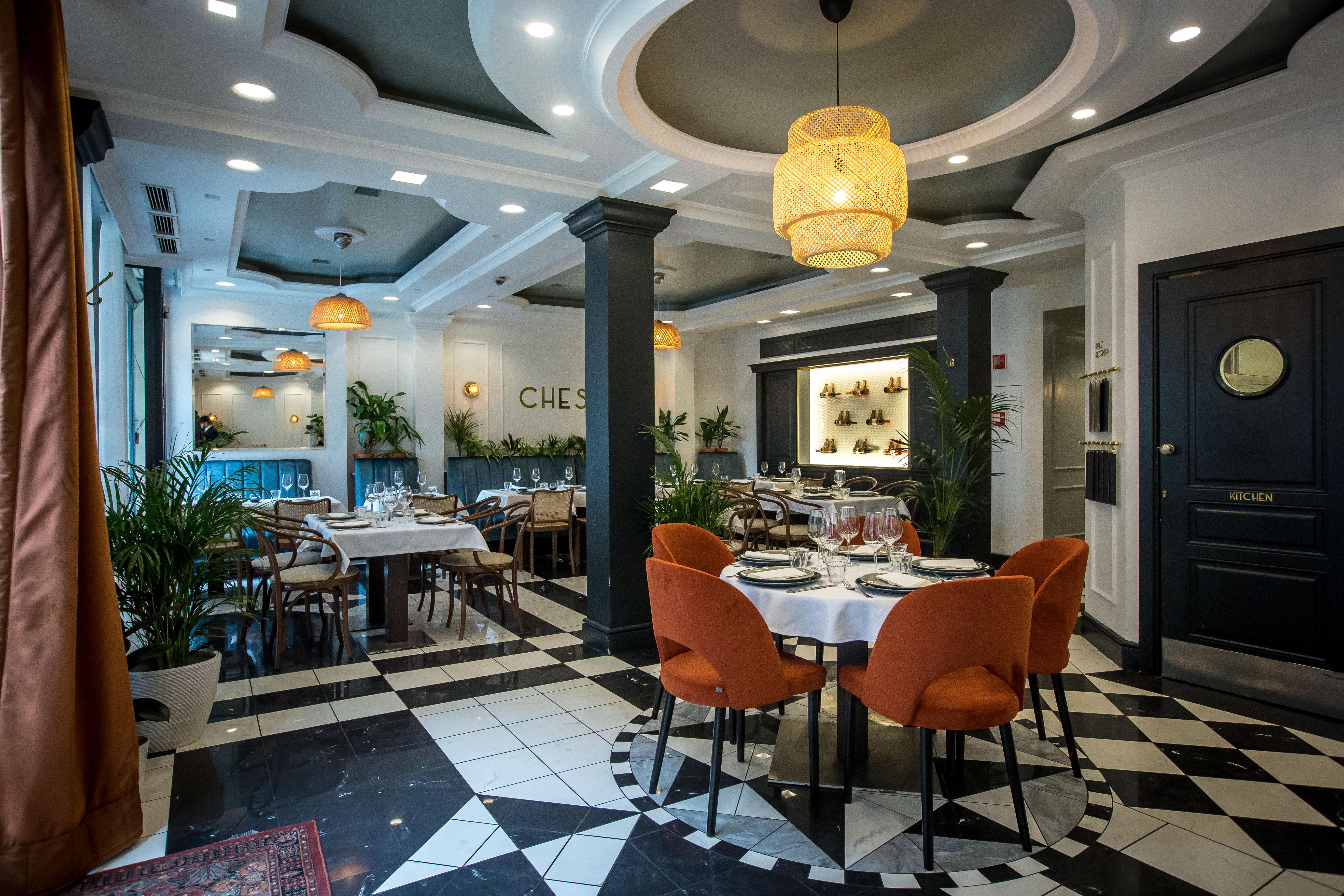 Queen's Court Hotel&residence 5*