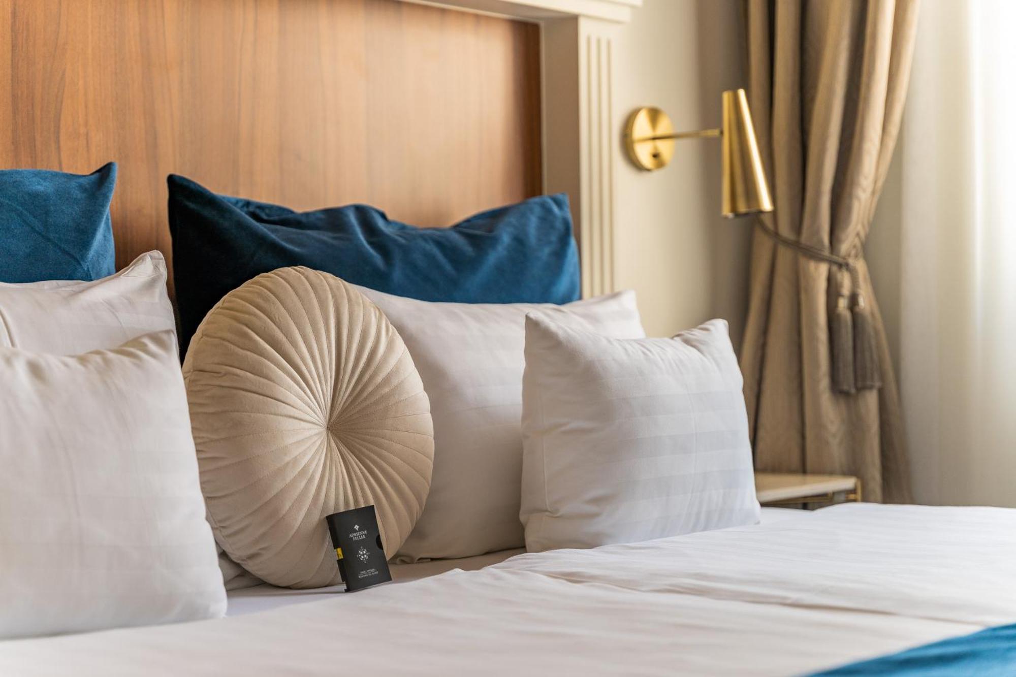 Hotel Queen's Court Hotel&residence 5*