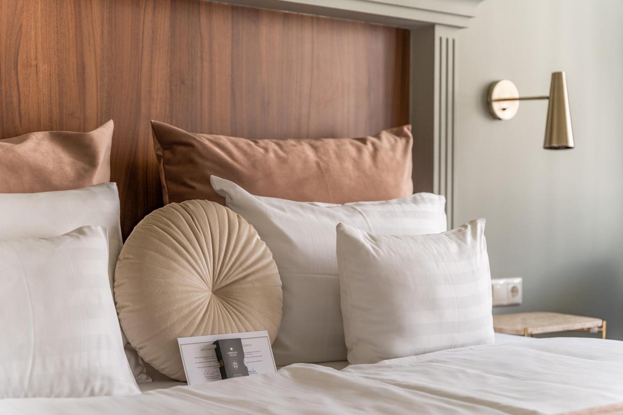 Hotel Queen's Court Hotel&residence 5*