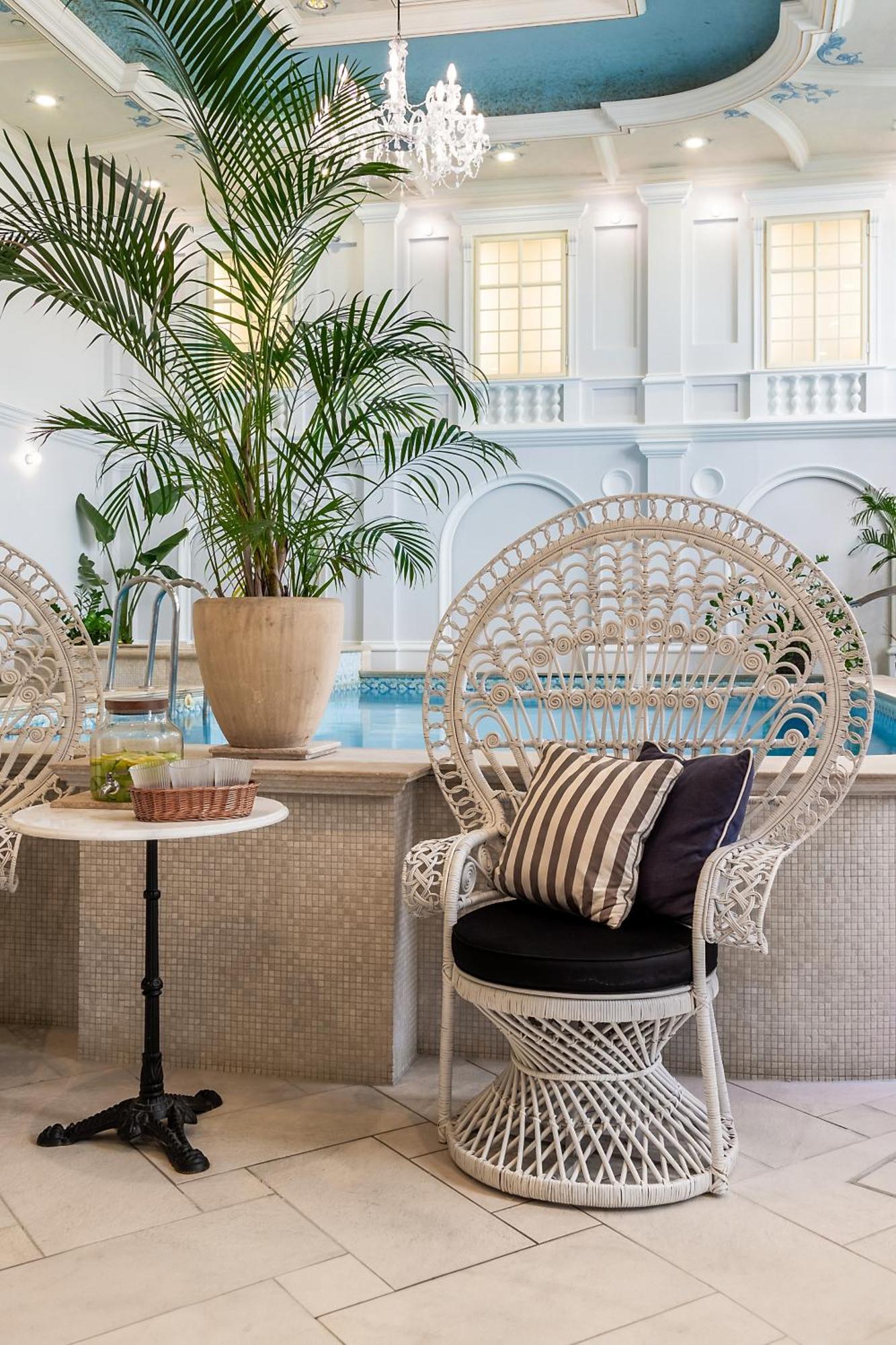 Queen's Court Hotel&residence Hotel 5*