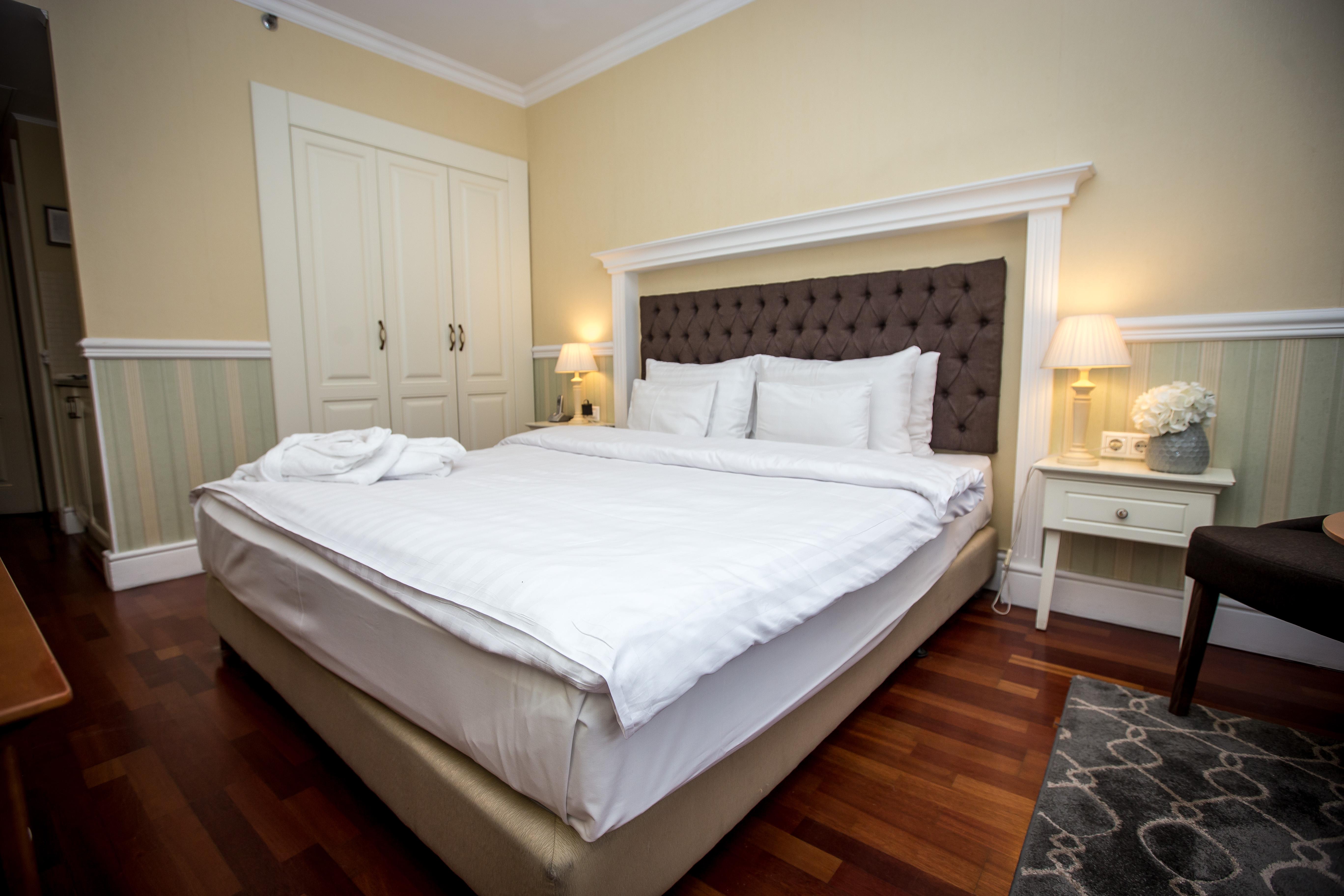 Hotel Queen's Court & Budapest