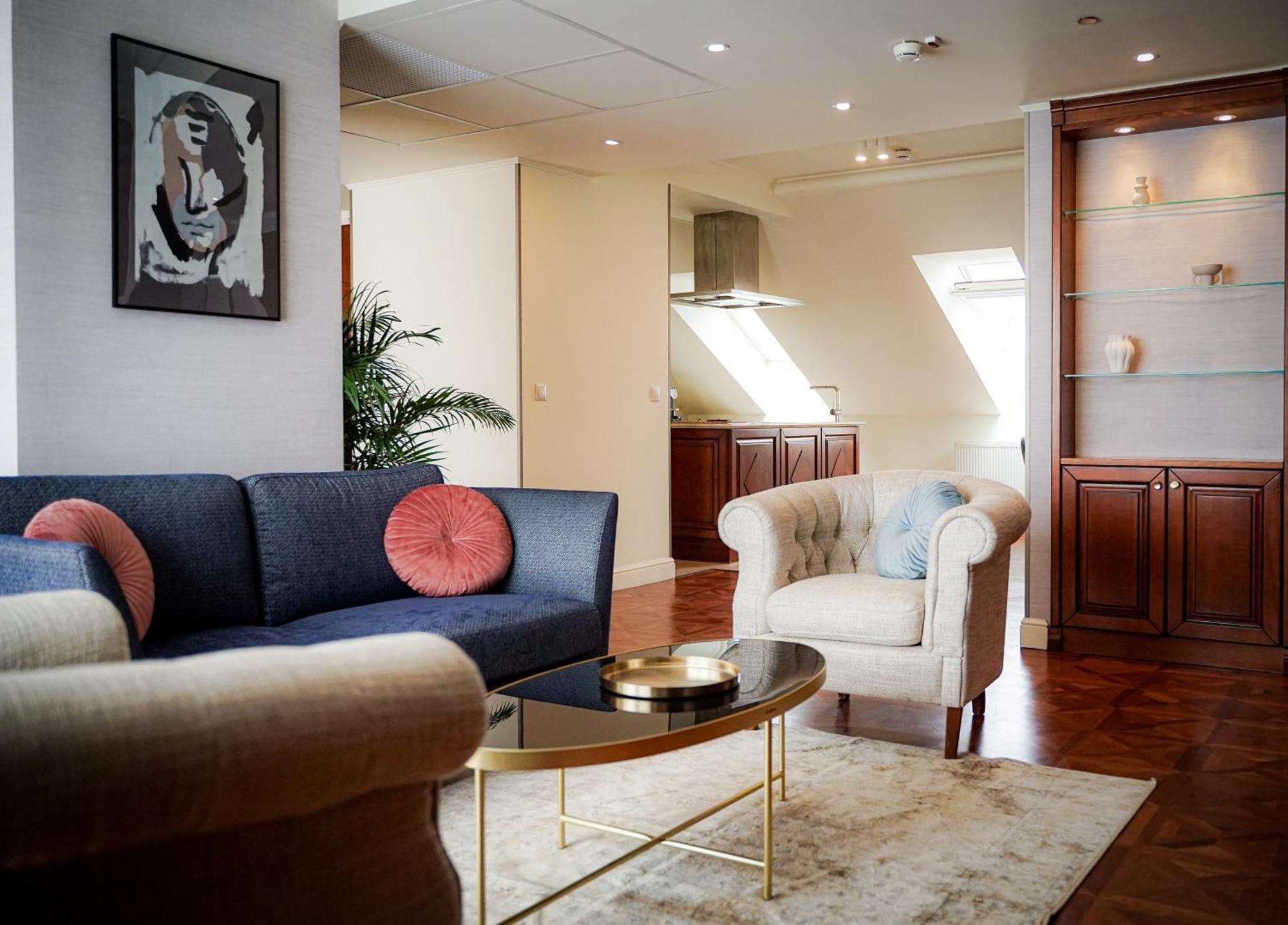 Queen's Court & Hotel Budapest